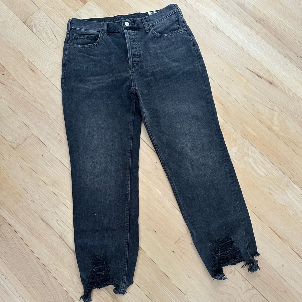 WE THE FREE size 8 (29) Black Worn Mid Rise, Full Length, Frayed Bottoms $98